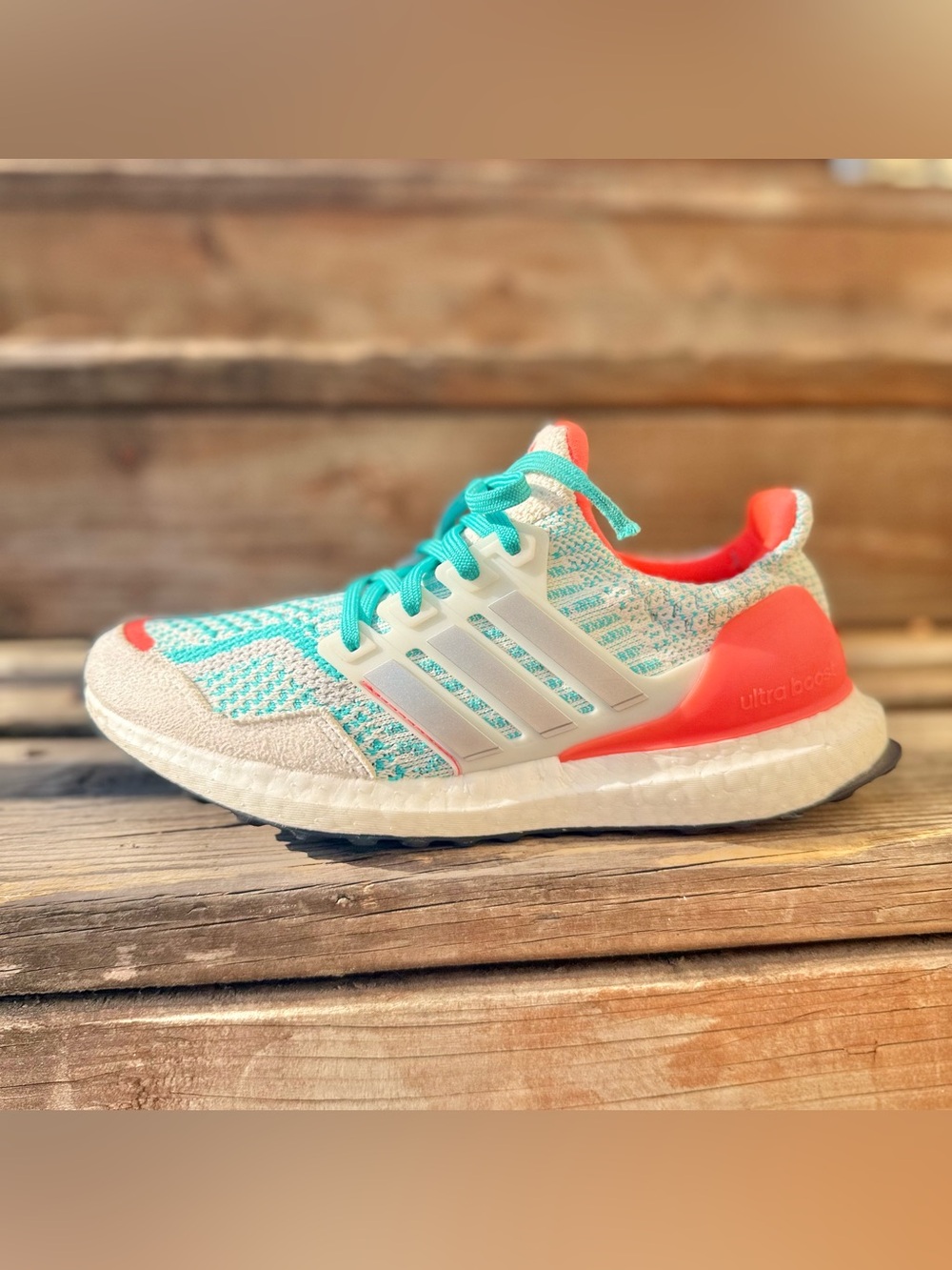 🔥 adidas UltraBoost 5.0 DNA “White Mint Rush”

Size 6Y / Approx. Women’s 7.5